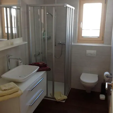 6 Dorfstrasse Apartment *